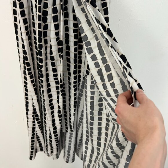 NWT Calvin Klein Maxi Dress Pleated V-Neck Tan White Black Print 12 Large - Picture 4 of 8